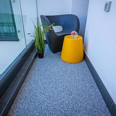 No 6 Apartment *