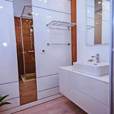 Apartment No 6