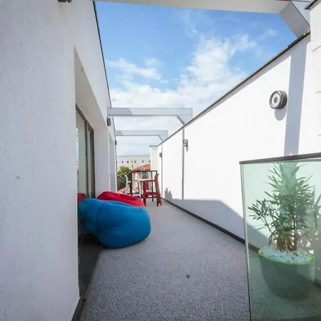 No 6 Apartment